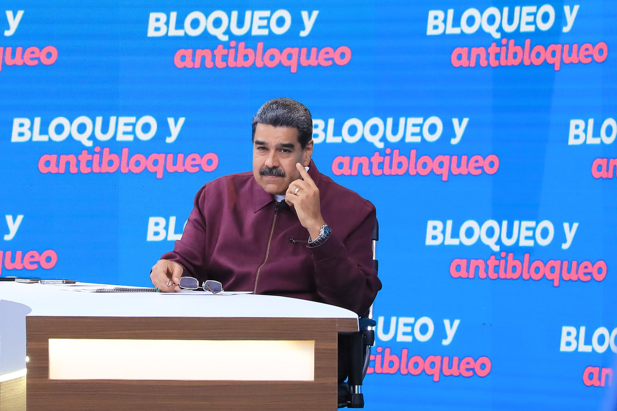Maduro pide evaluar prohibición de venta de cigarrillos electrónicos en Venezuela