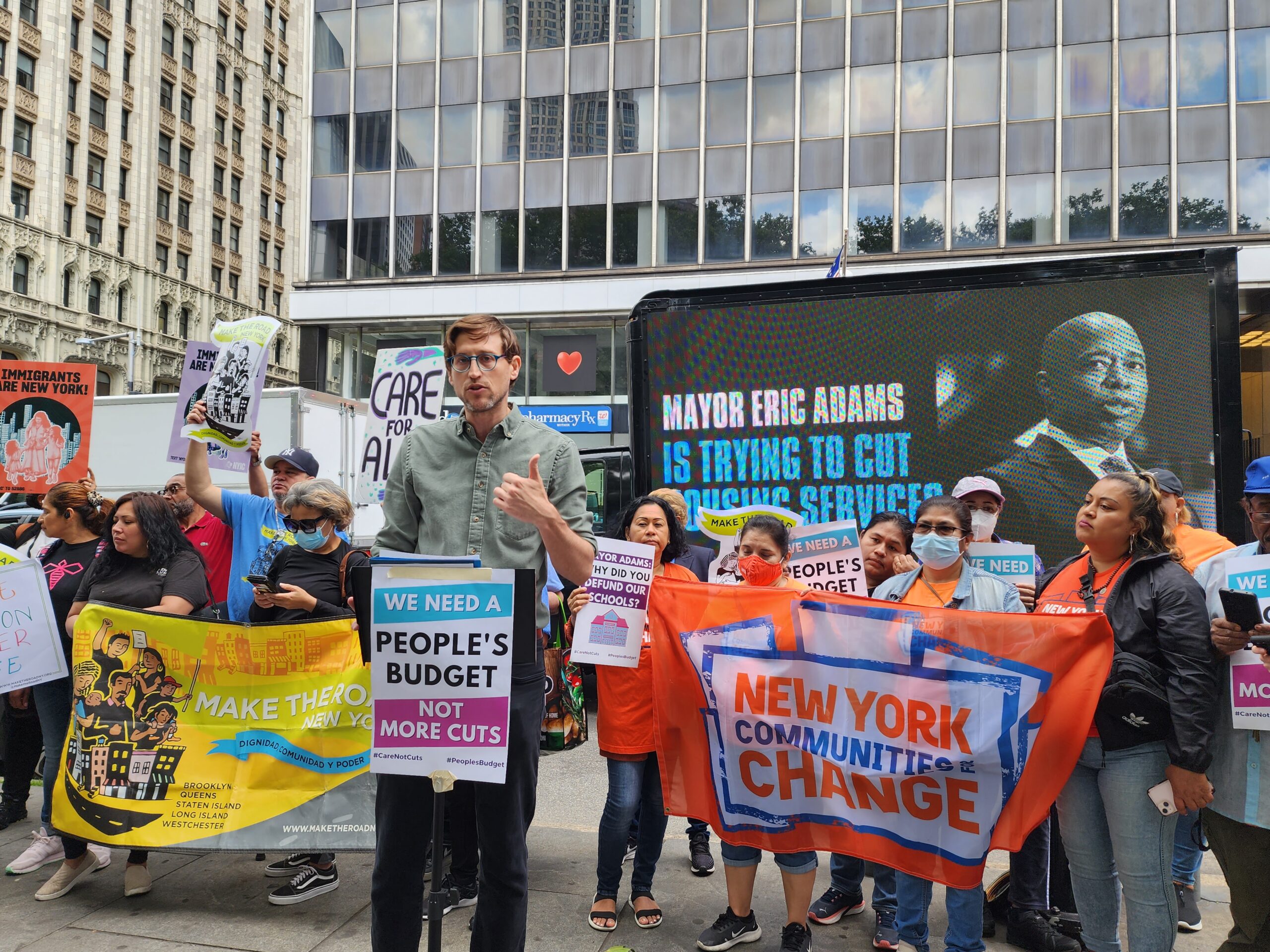 Denuncian recortes del presupuesto de Nueva York que afectarán a niños migrantes Denuncian recortes del presupuesto de Nueva York que afectarán a niños migrantes