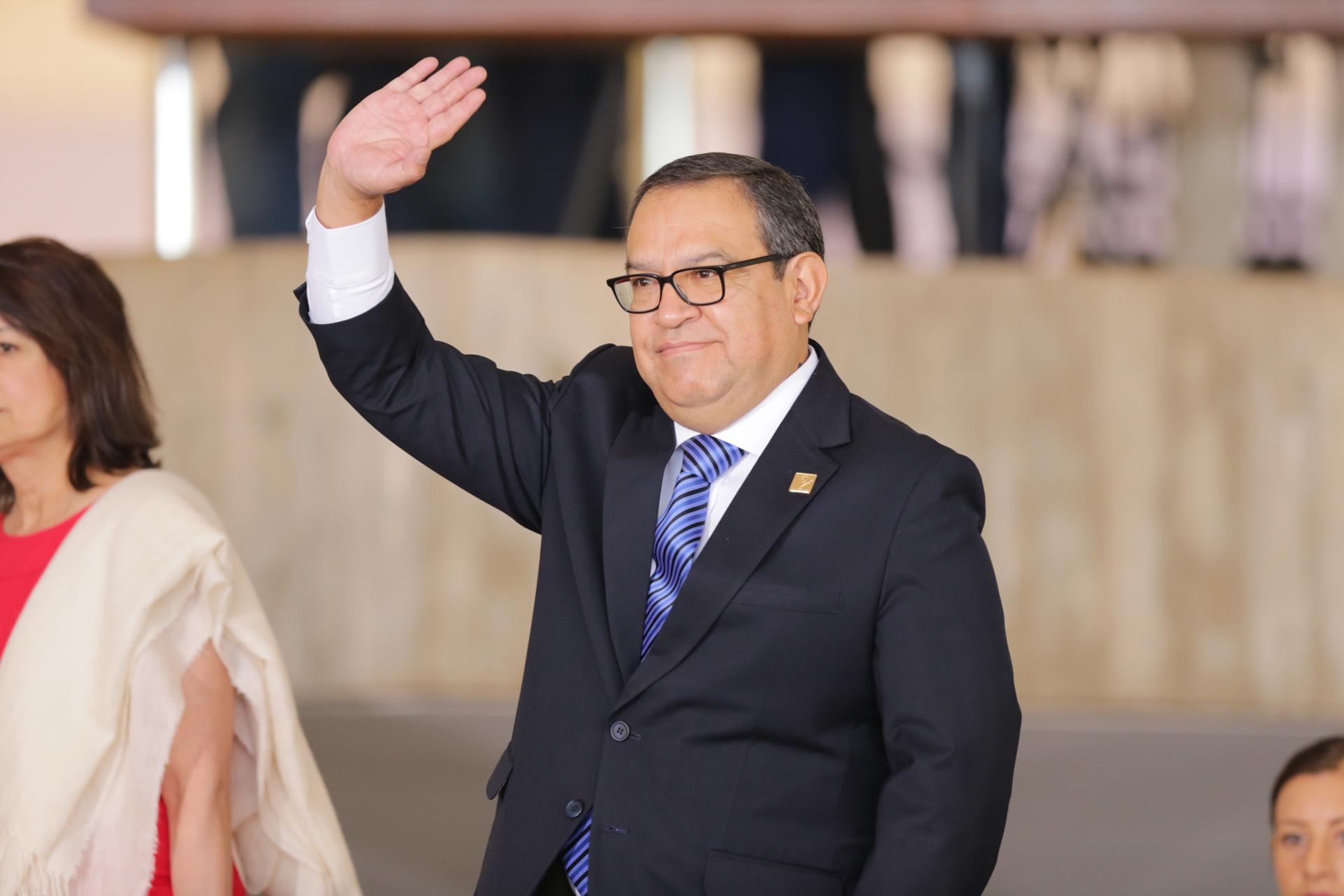 Perú denuncia amenazas de muerte contra sus funcionarios diplomáticos en México Perú denuncia amenazas de muerte contra sus funcionarios diplomáticos en México