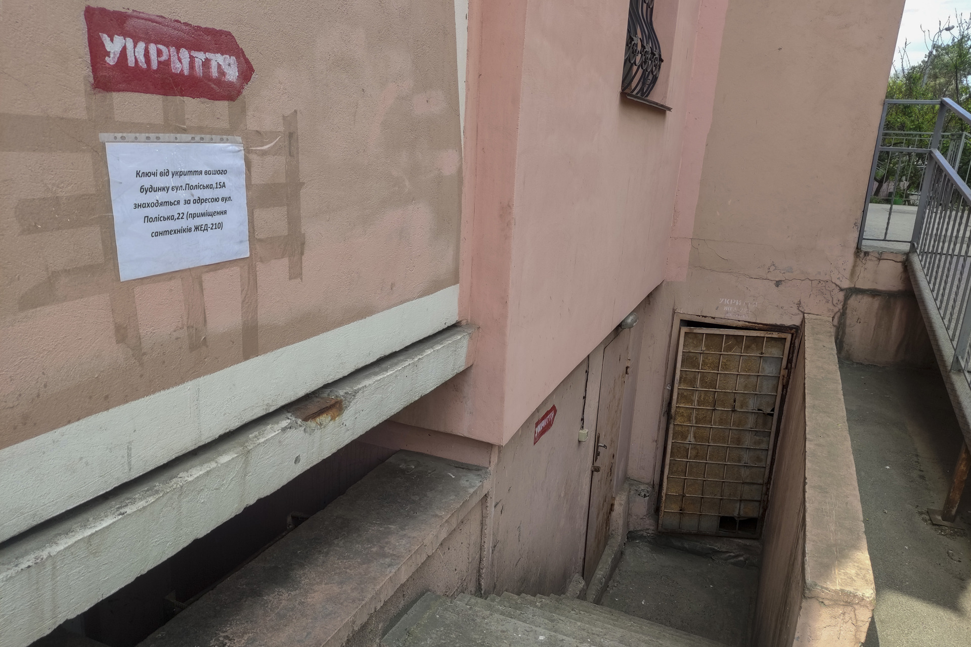 Refugios cerrados: la polémica que puede noquear al alcalde Klichkó en Ucrania