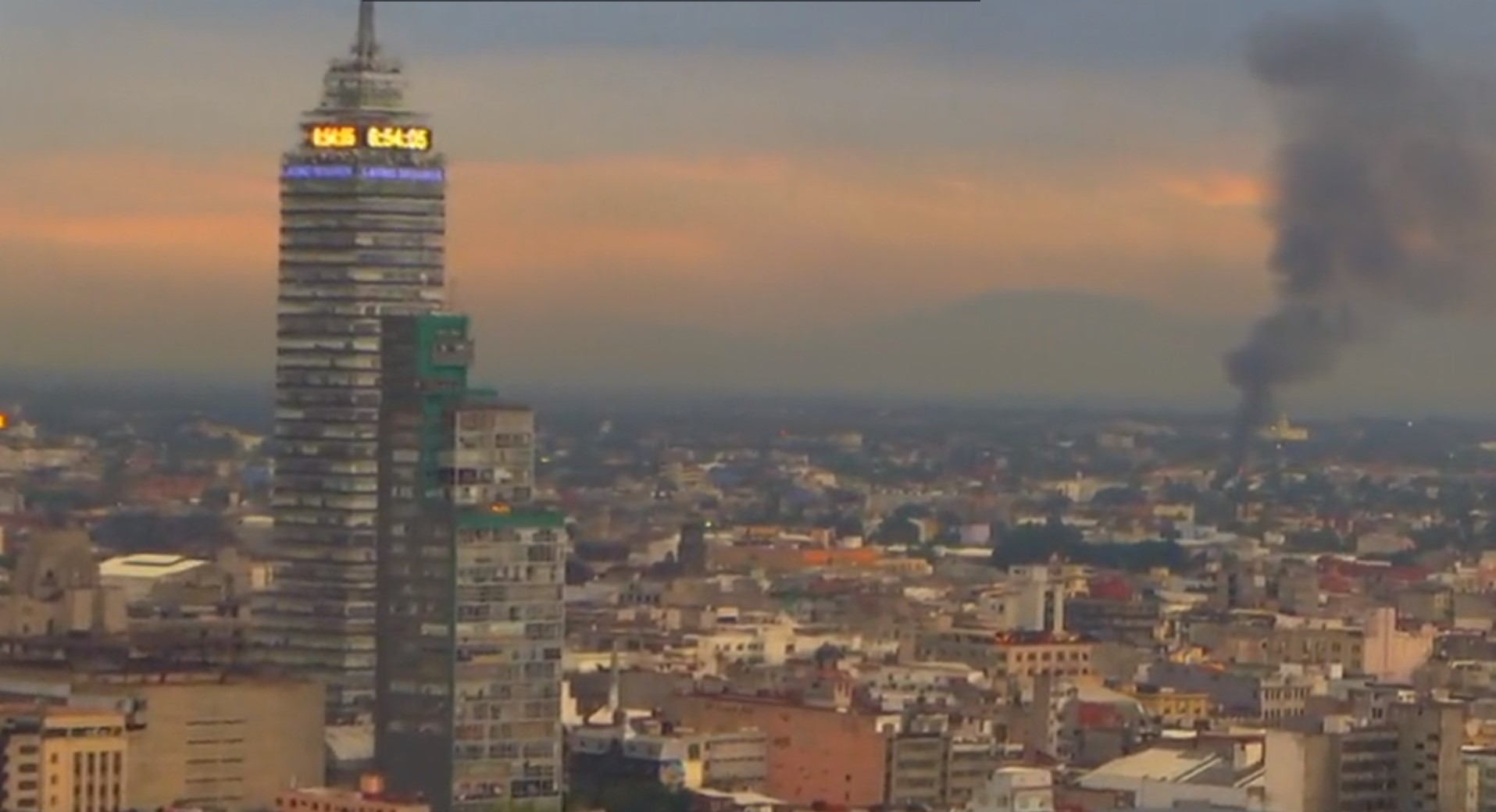 Fuerte incendio en la Gustavo A. Madero; no hay lesionados Fuerte incendio en la Gustavo A. Madero; no hay lesionados