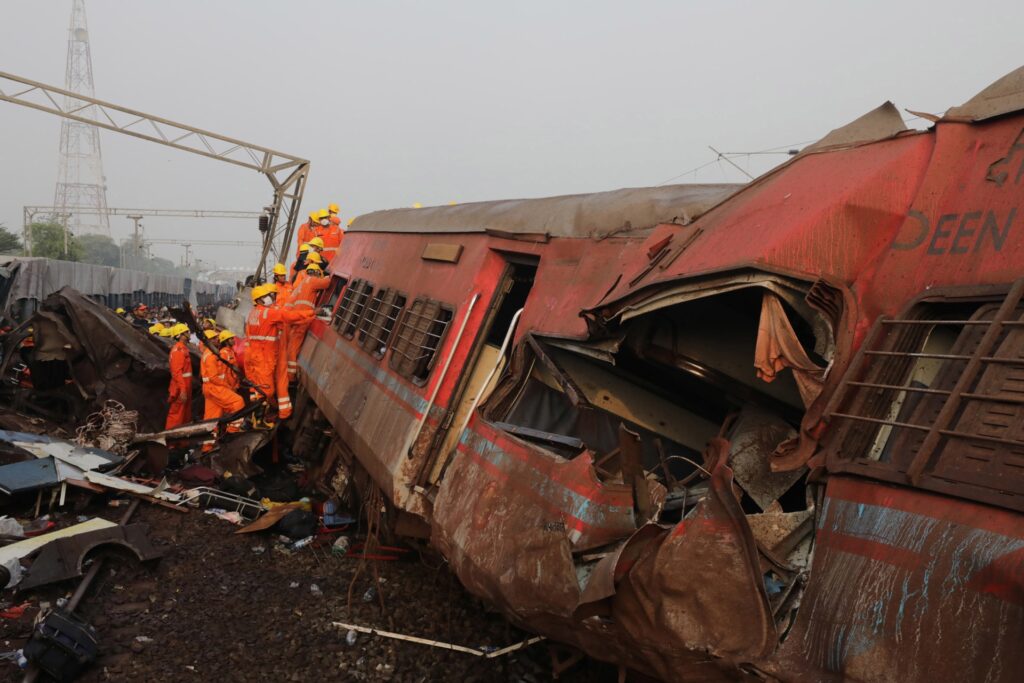 Suman 238 muertos por choque de trenes en India - suman-238-muertos-por-choque-de-trenes-en-india-1024x683