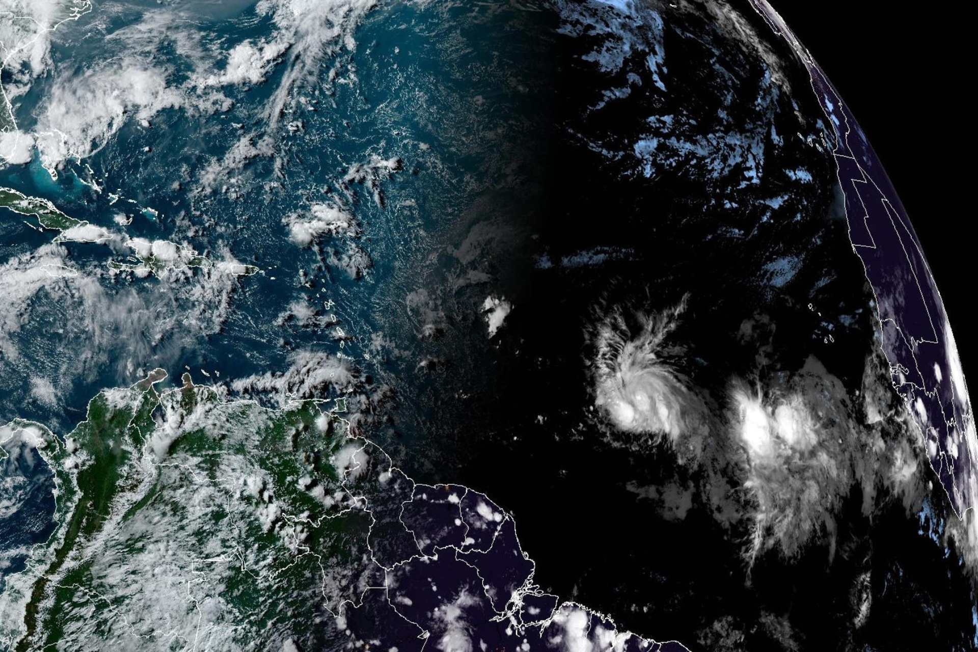 Tormenta tropical Bret se fortalece en camino al Caribe Tormenta tropical Bret se fortalece en camino al Caribe
