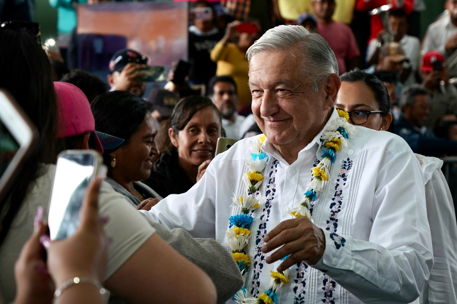 López Obrador ‘recomienda’ a las ‘corcholatas’
