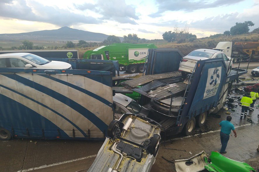 #Video Choque de tráileres paraliza el Arco Norte; hay 10 km de tráfico