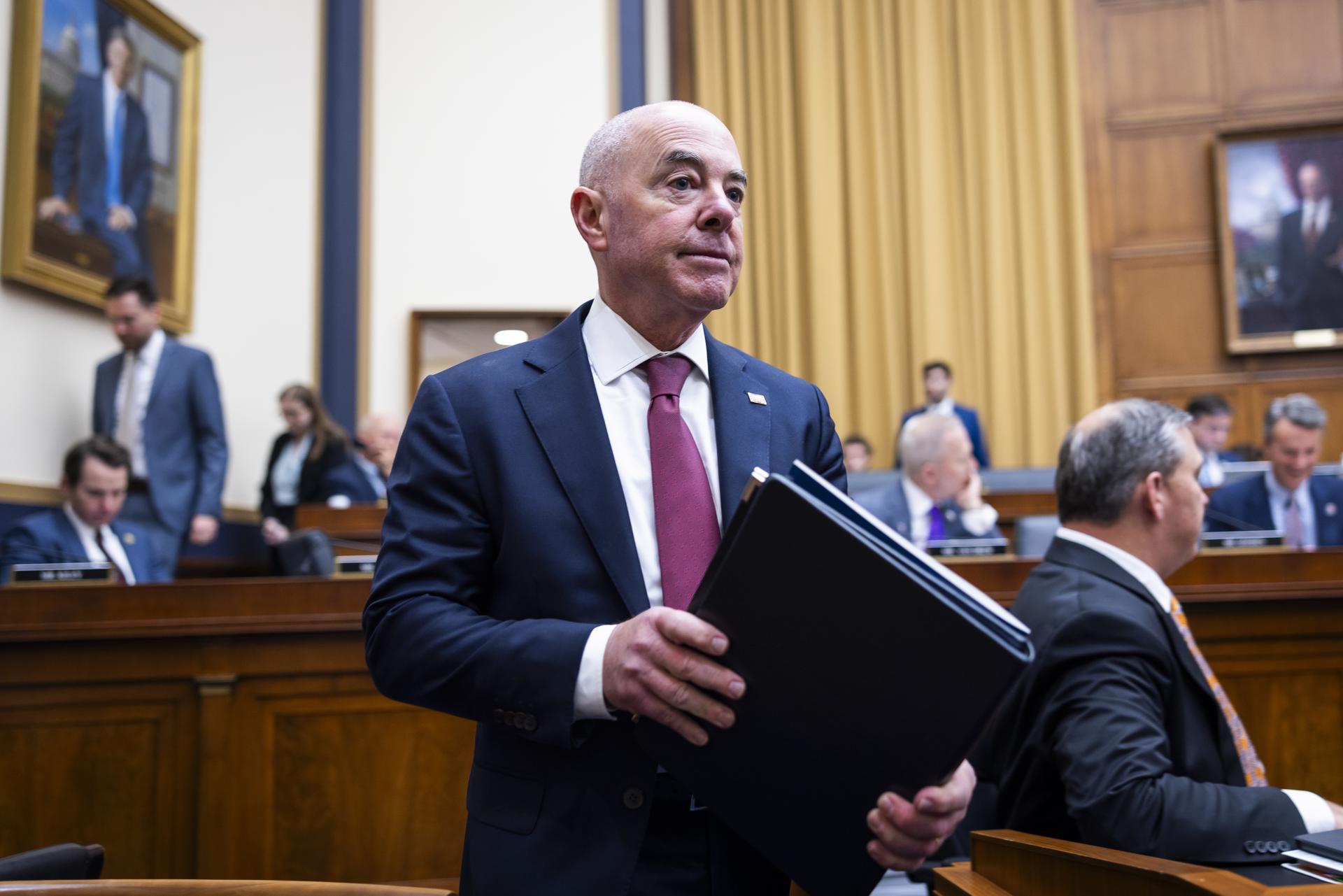 Mayorkas defiende ante Congreso de EE.UU. que gestión fronteriza “está funcionando” Mayorkas defiende ante Congreso de EE.UU. que gestión fronteriza “está funcionando”