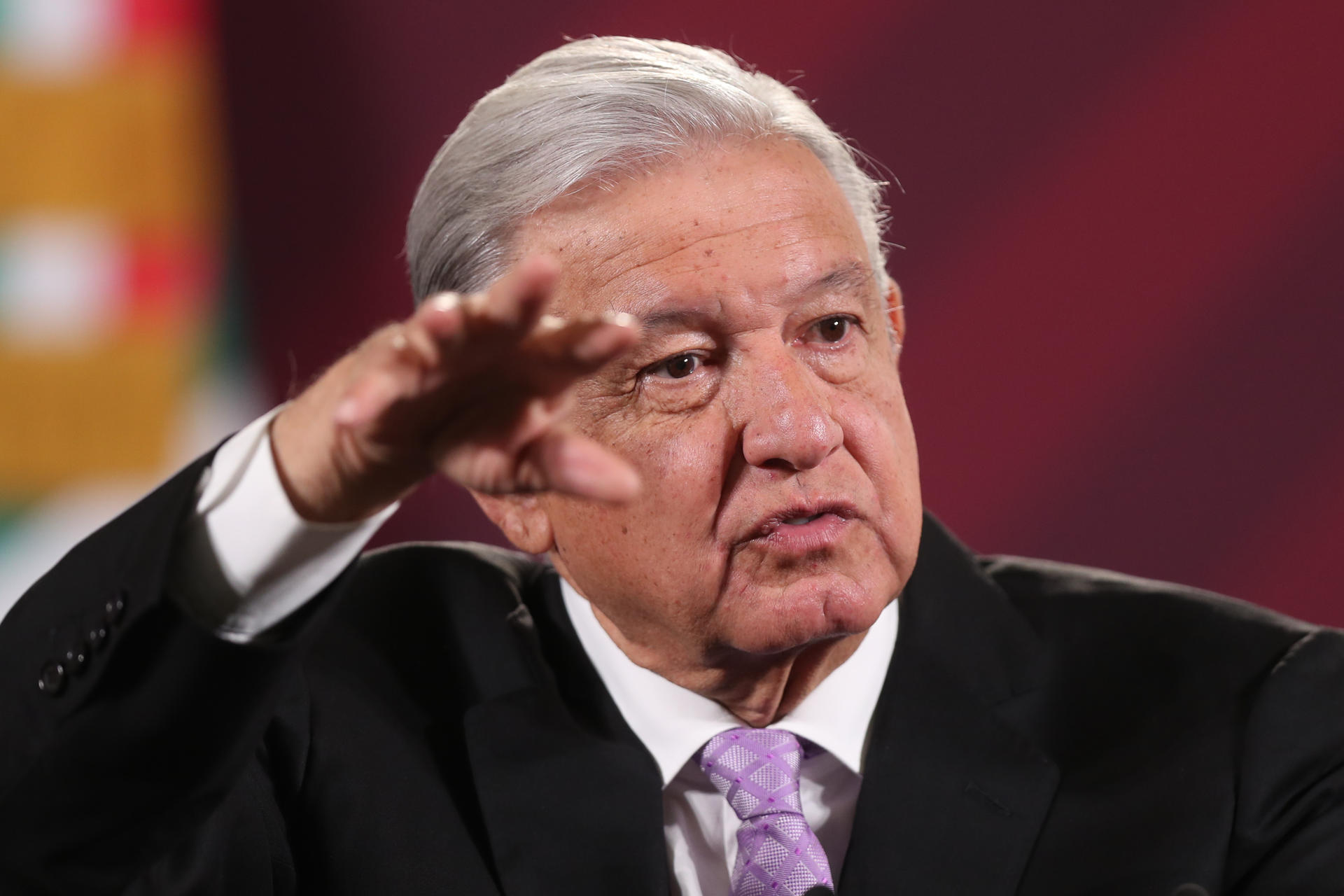 Calificadoras actúan en función de intereses, son una burla: AMLO sobre rebaja de Fitch a Pemex