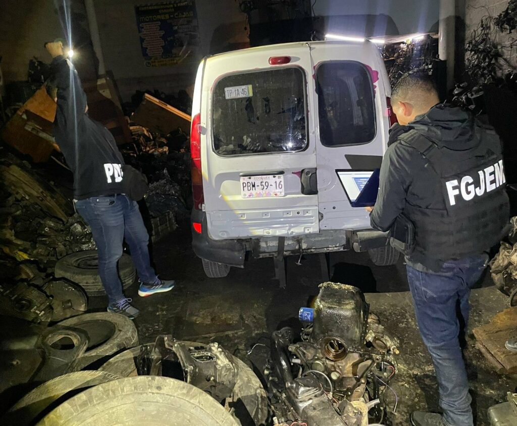Recuperan en Ecatepec cinco toneladas de autopartes, algunas con reporte de robo - auto-reportado-como-robado-hallado-en-domicilio-de-ecatepec-1024x845
