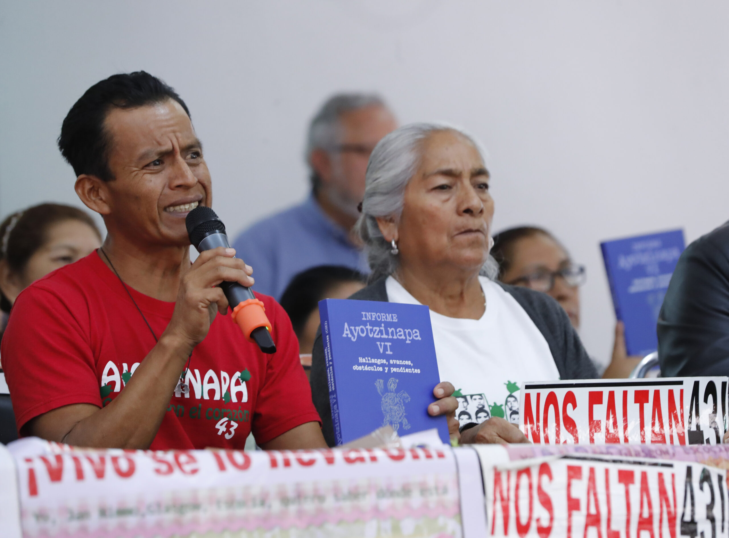 Padres de estudiantes de Ayotzinapa exigen reunirse con el presidente de México