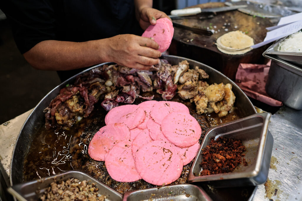 Furor por 'Barbie' tiñe de rosa los tacos y las tortillas en México - barbie2-1024x683