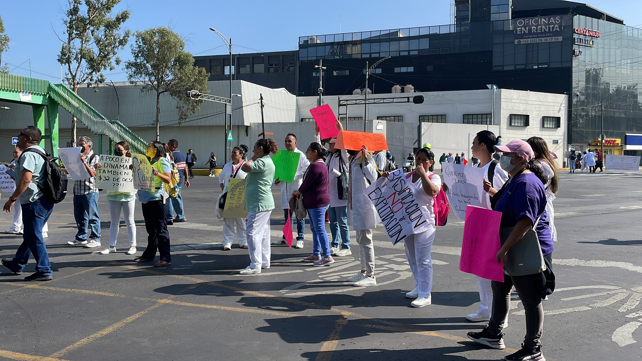 #Video Médicos paralizan la CDMX con protestas contra el IMSS-Bienestar #Video Médicos paralizan la CDMX con protestas contra el IMSS-Bienestar