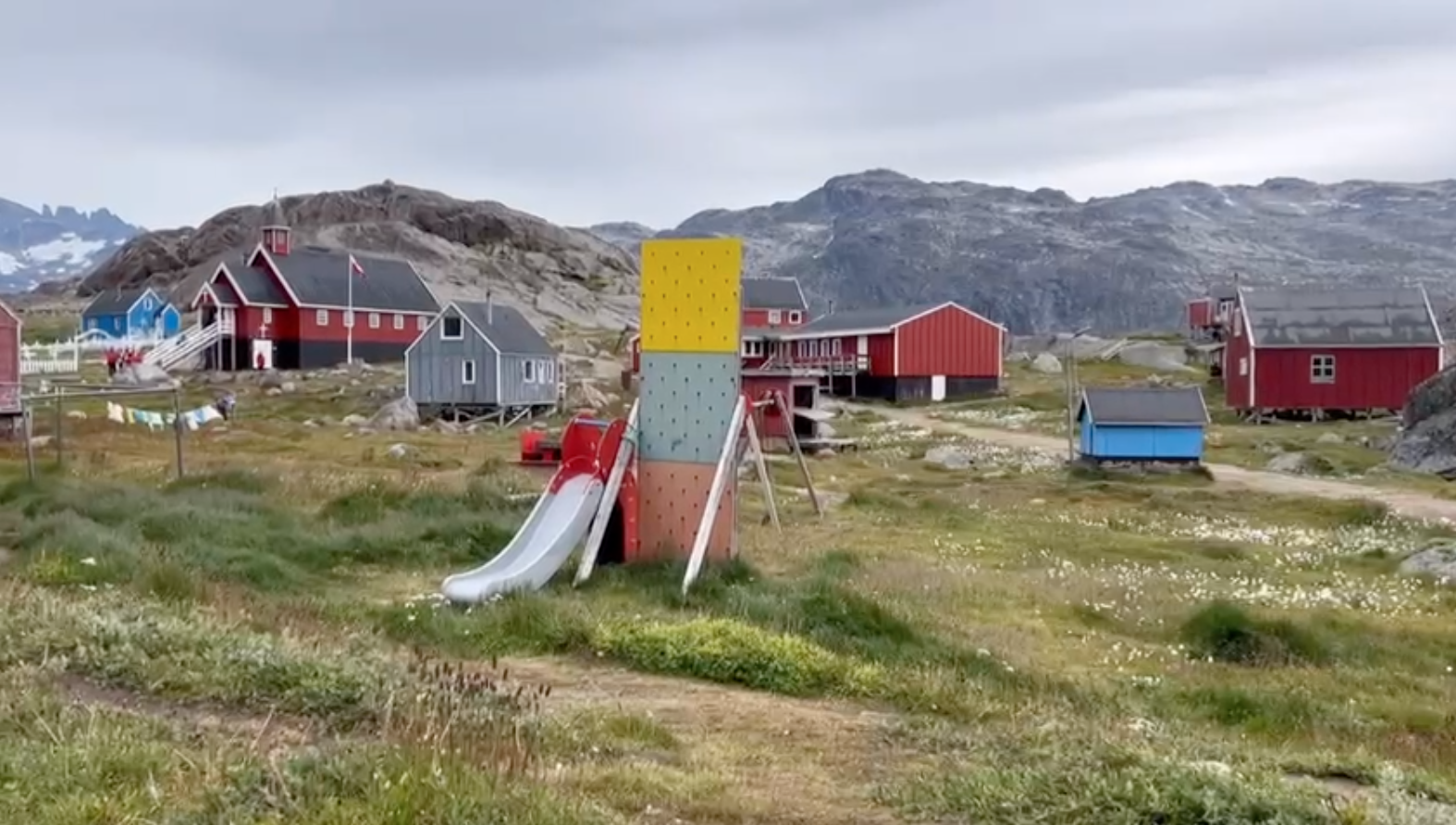 Cien habitantes que viven aislados en Groenlandia