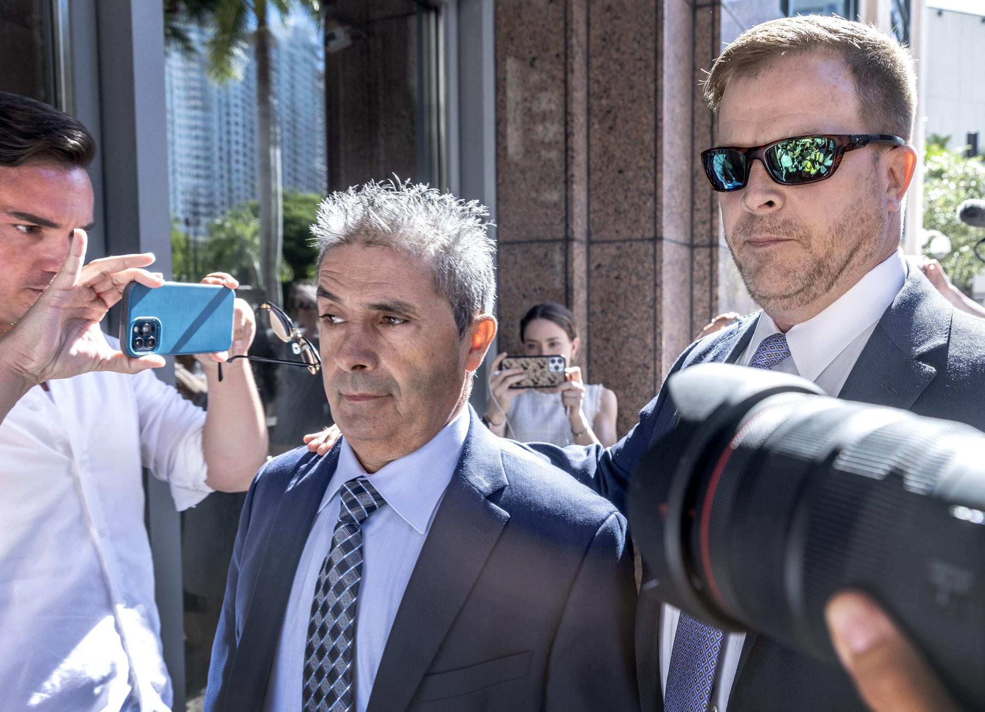 Comparece Carlos de Oliveira, tercer acusado en caso de documentos de Trump Comparece Carlos de Oliveira, tercer acusado en caso de documentos de Trump