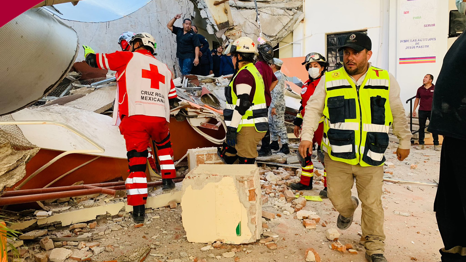 Colapsa domo en escuela de Ciudad Victoria; 3 personas quedaron atrapadas Colapsa domo en escuela de Ciudad Victoria; 3 personas quedaron atrapadas
