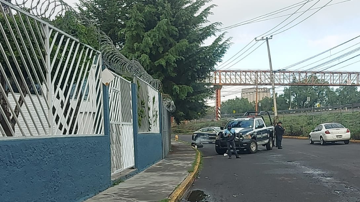 Hallan cuerpo calcinado a un costado de la autopista Naucalpan-Ecatepec Hallan cuerpo calcinado a un costado de la autopista Naucalpan-Ecatepec