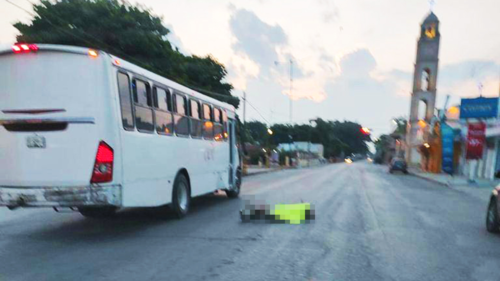 Abandonan dos cuerpos frente a Presidencia Municipal de Tamuín, SLP