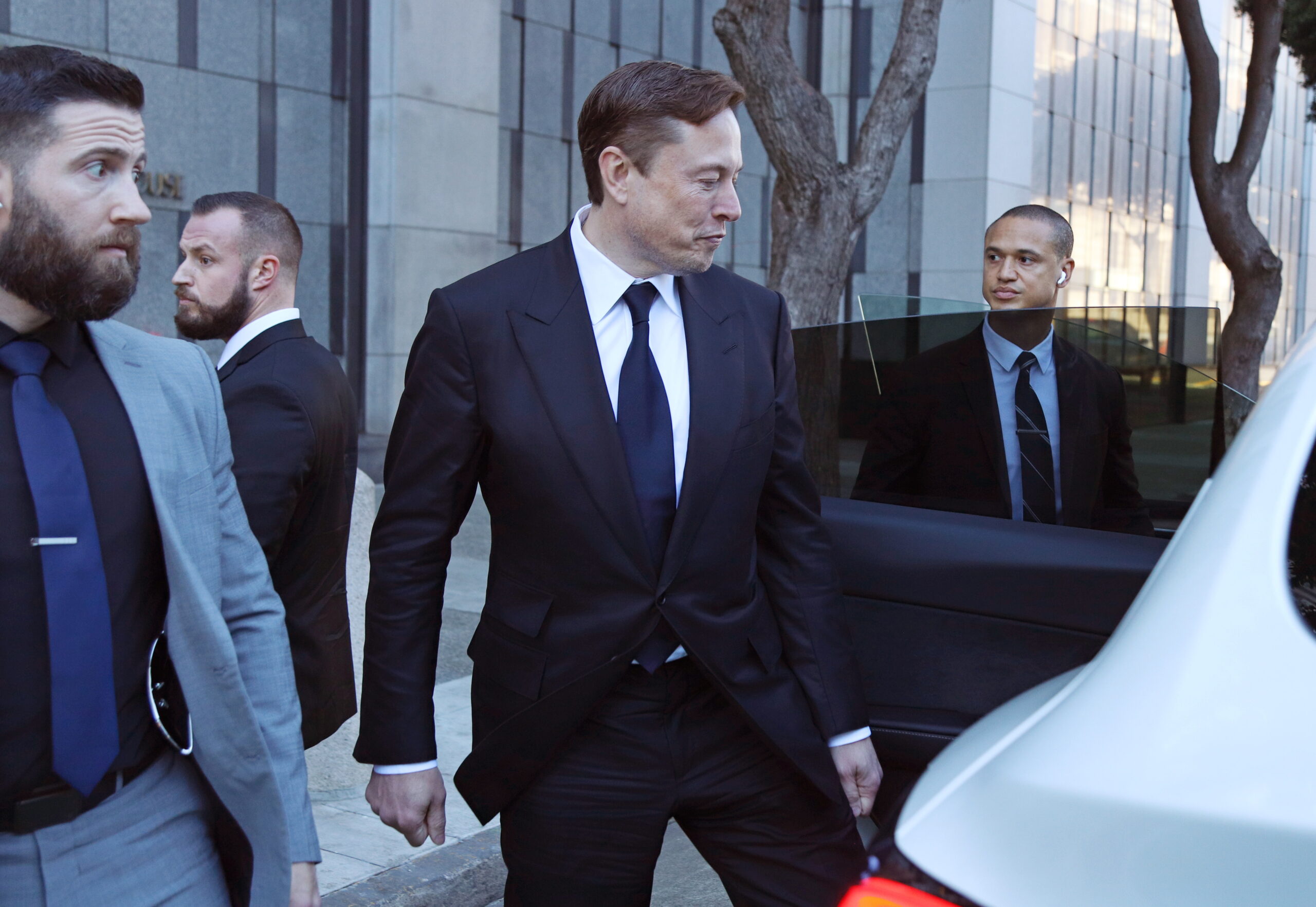 Musk da pocos datos de su IA y dice que no será entrenada para ser políticamente correcta