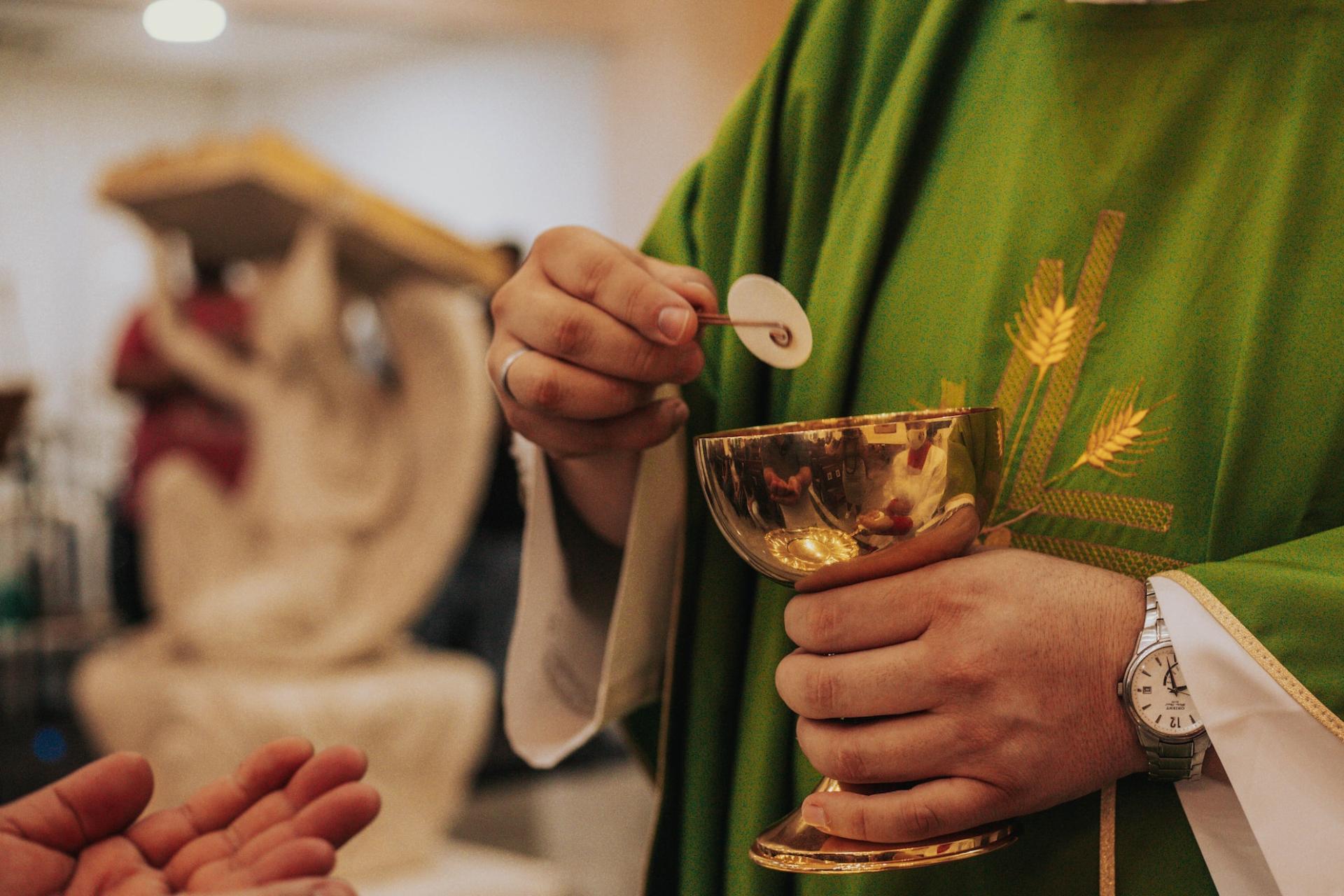 Obispo declara excomunión de ladrones que realizaron actos sacrílegos en iglesia de Coahuila