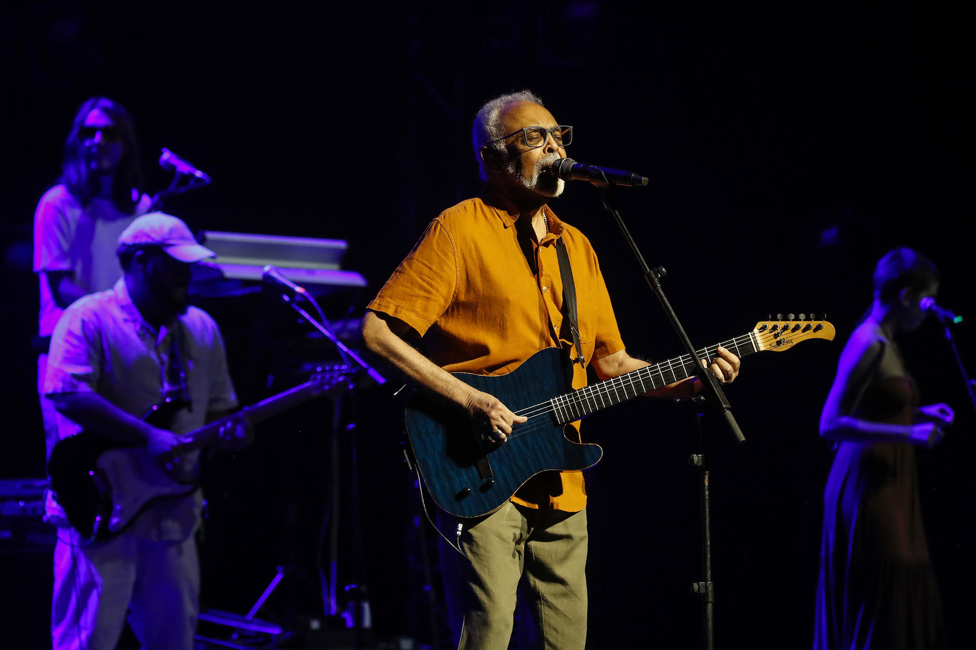 La vitalidad de Gilberto Gil convierte su concierto en Madrid en una fiesta tropical
