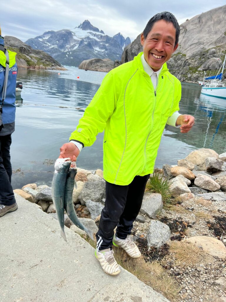 Cien habitantes que viven aislados en Groenlandia - gro-768x1024