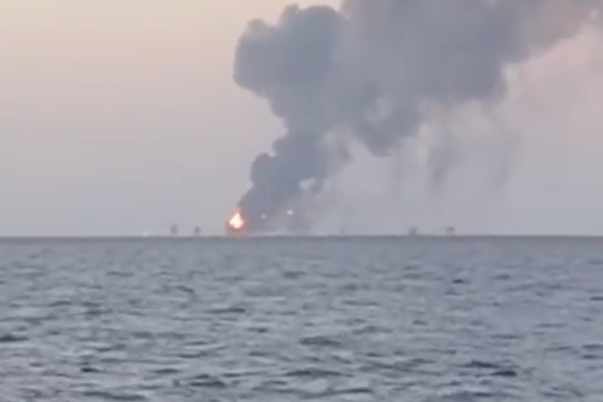 AMLO amaga a empresas petroleras con quitar contratos por “fallas” que ocasionan incendios AMLO amaga a empresas petroleras con quitar contratos por “fallas” que ocasionan incendios