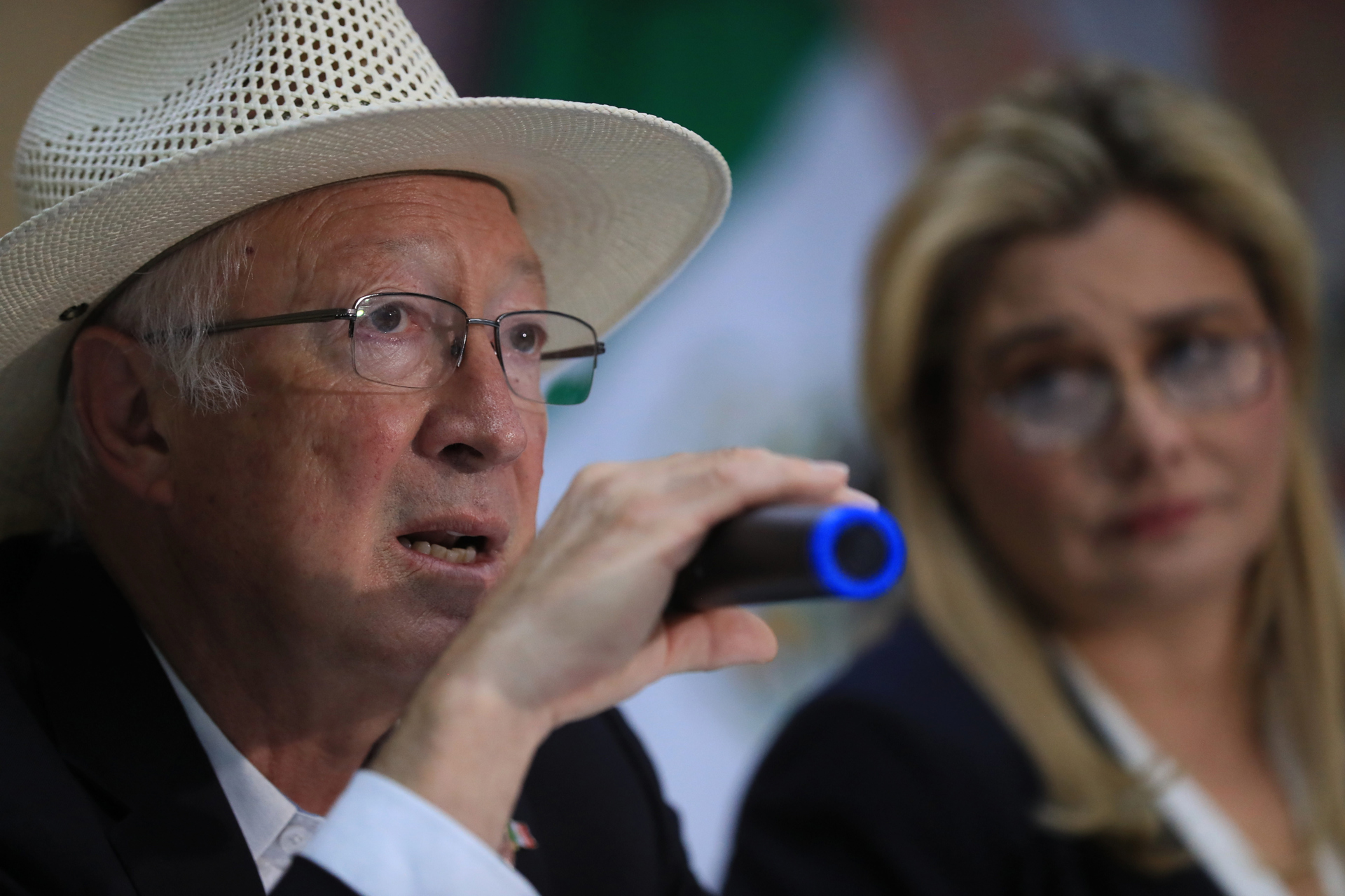 Instalación de boyas con púas en el Río Bravo es “ofensiva”, reconoce Ken Salazar