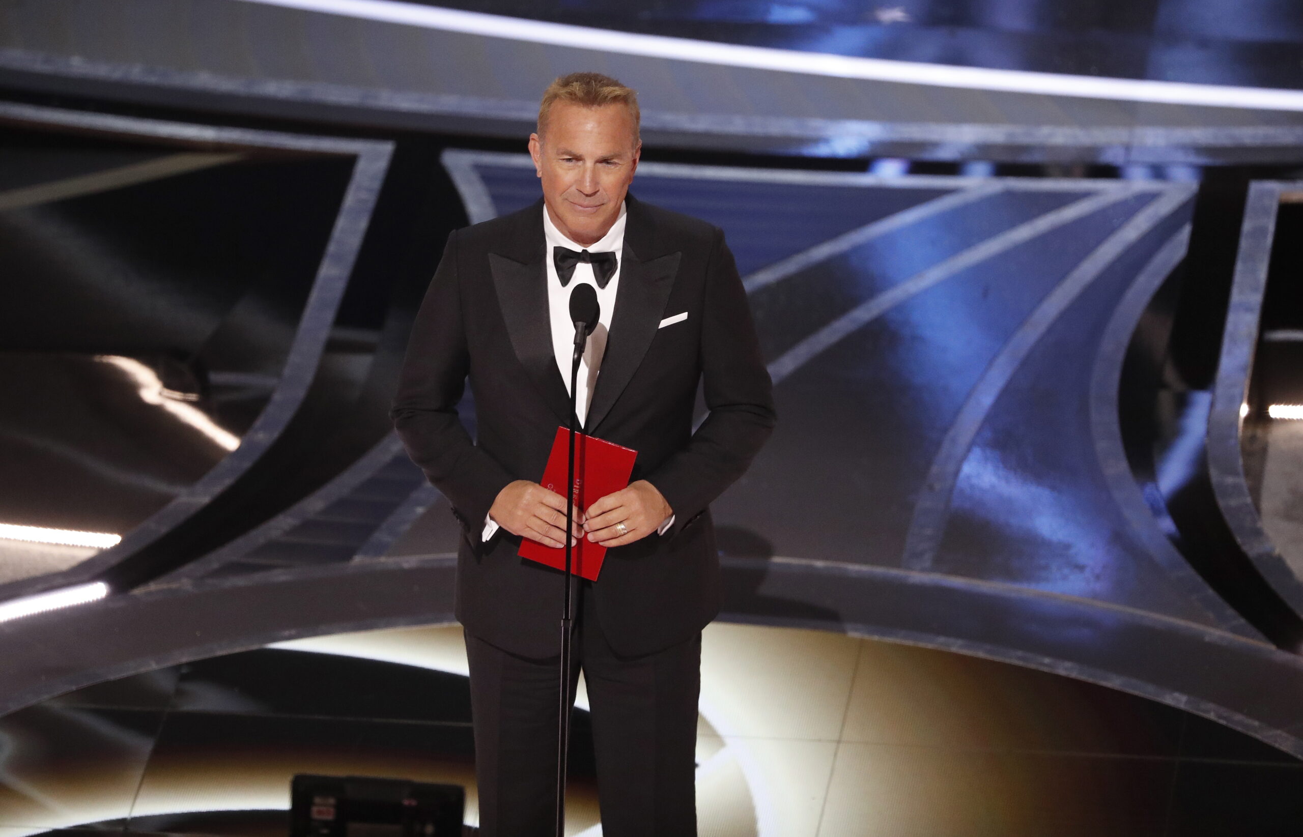 Kevin Costner deberá pagar más de 129 mil dólares al mes para la manutención de sus hijos Kevin Costner deberá pagar más de 129 mil dólares al mes para la manutención de sus hijos