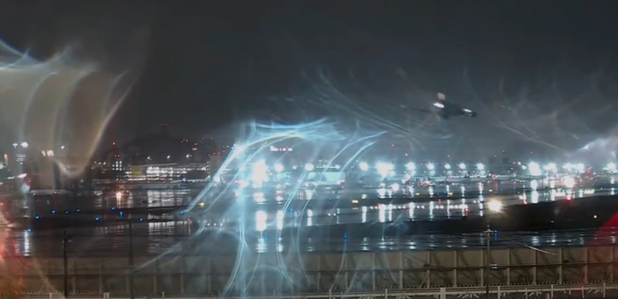 Demoras en el AICM tras cierre de pista por fuertes lluvias