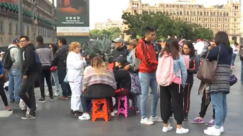 Maestros del Edomex llevan su protesta a Palacio Nacional