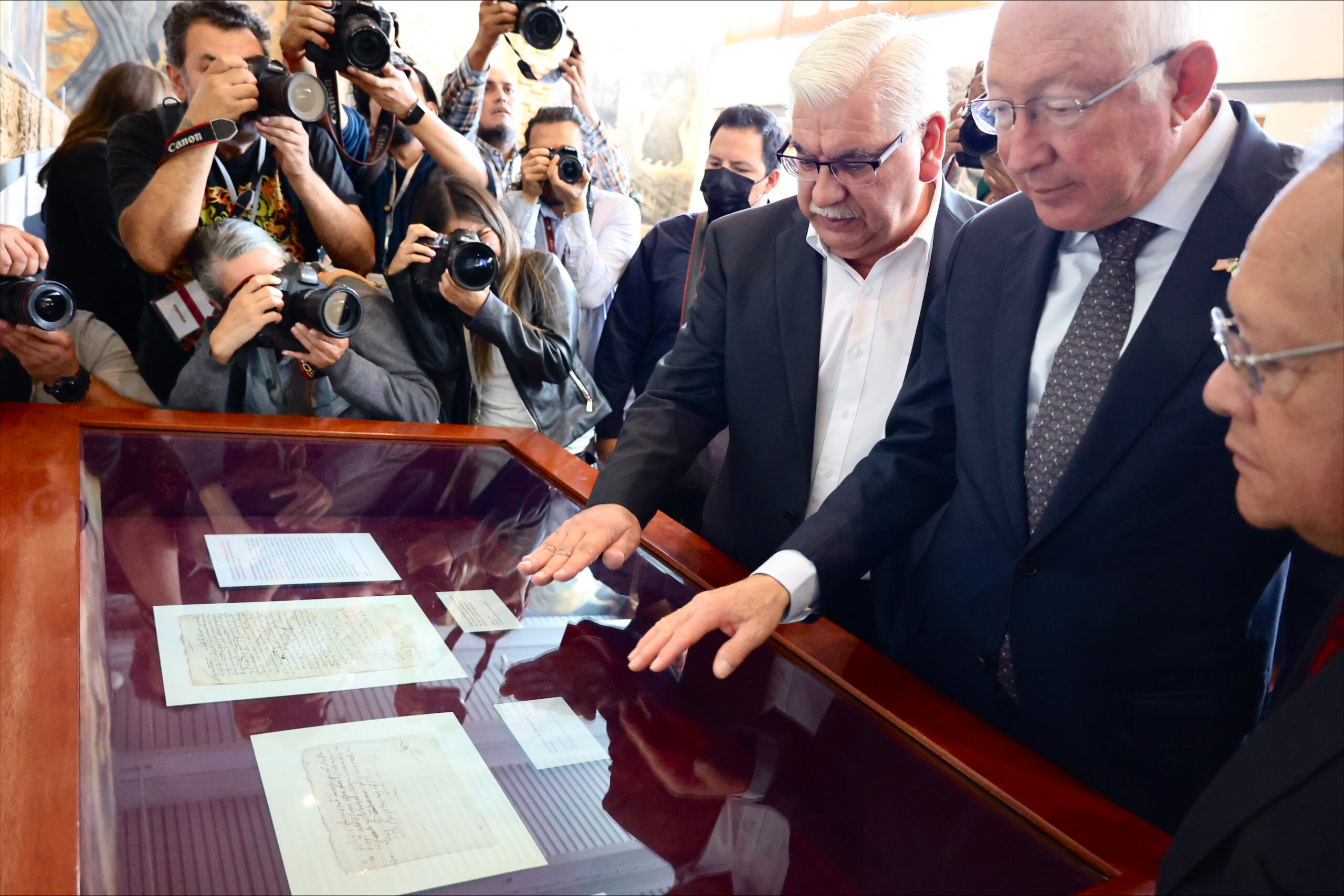 Regresa a México manuscrito firmado por Hernán Cortés en 1527 que estaba en EE.UU.