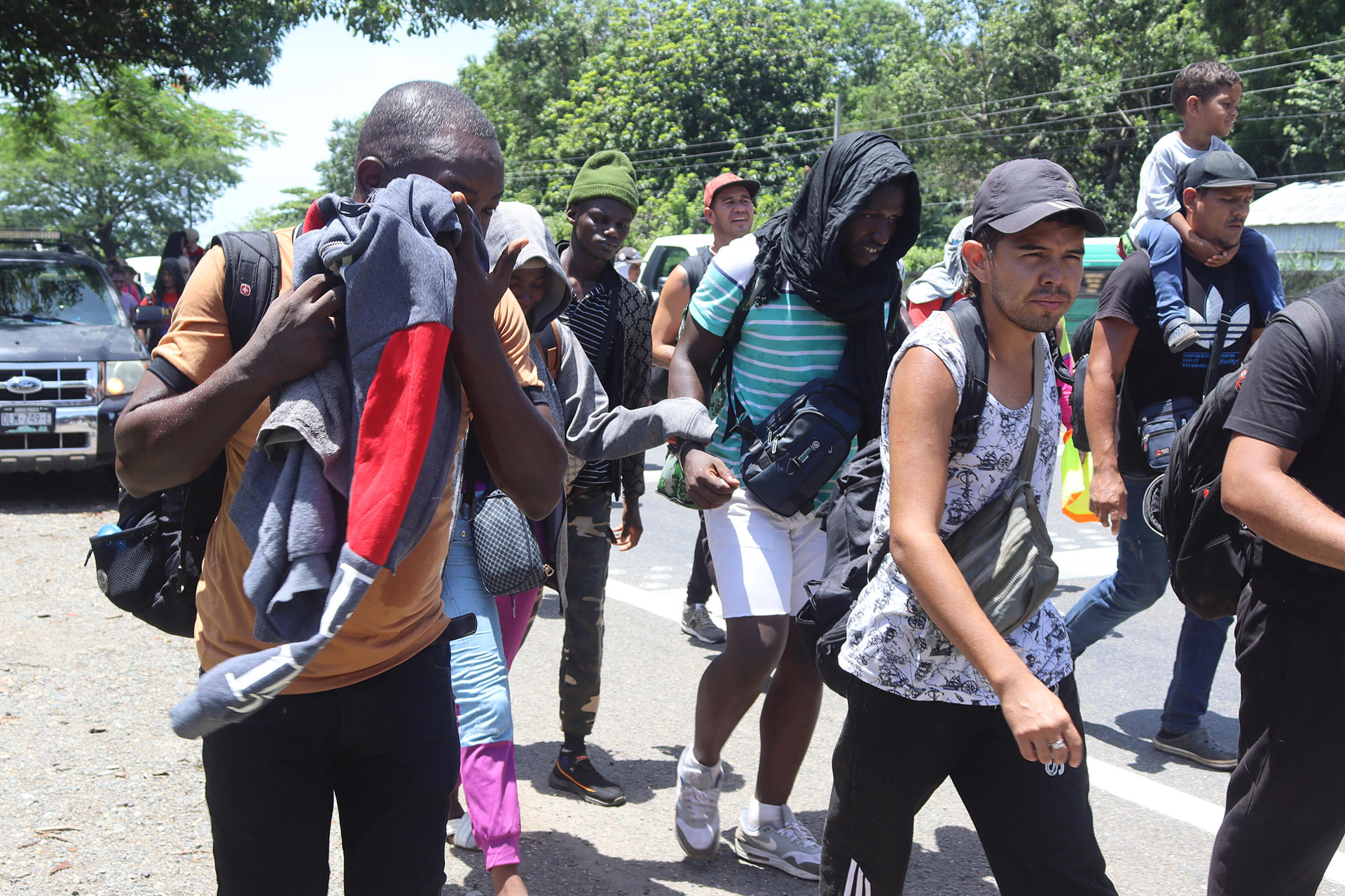 Haitianos y africanos se unen a caravana de migrantes venezolanos en Chiapas