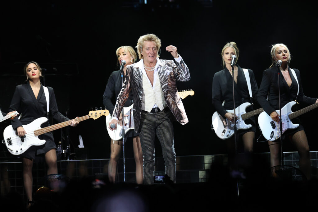 No hay adiós para Rod Stewart, aferrado a la eternidad a sus casi 80 años - no-hay-adios-para-rod-stewart-aferrado-a-la-eternidad-a-sus-casi-80-anos-2-1024x682