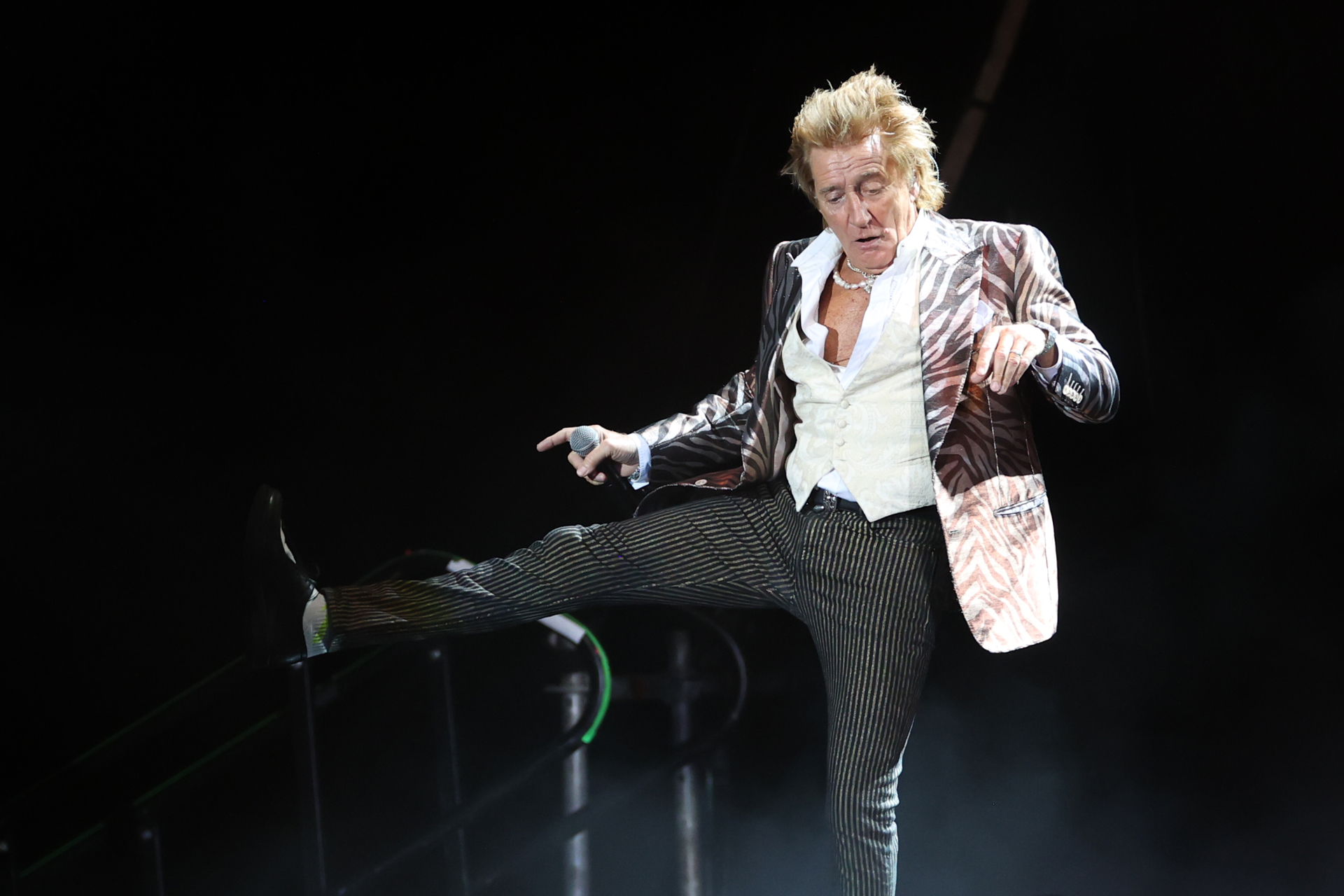 No hay adiós para Rod Stewart, aferrado a la eternidad a sus casi 80 años