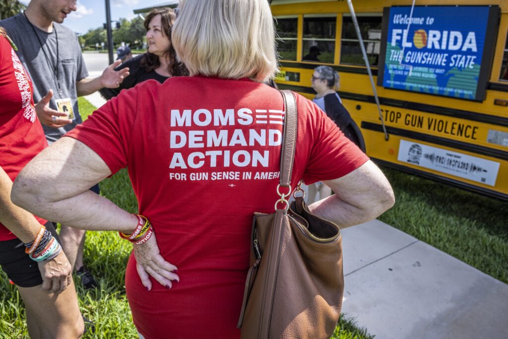 Perdieron un hijo en Parkland y ahora recorren EEUU para unir a la gente contra las armas - parkland-1024x683