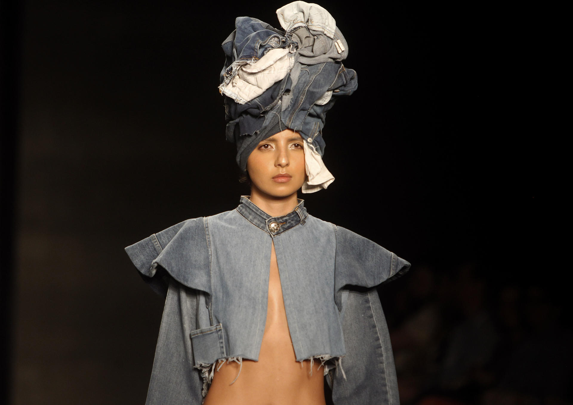 Colección hecha con residuo textil desafía en Colombiamoda al consumismo