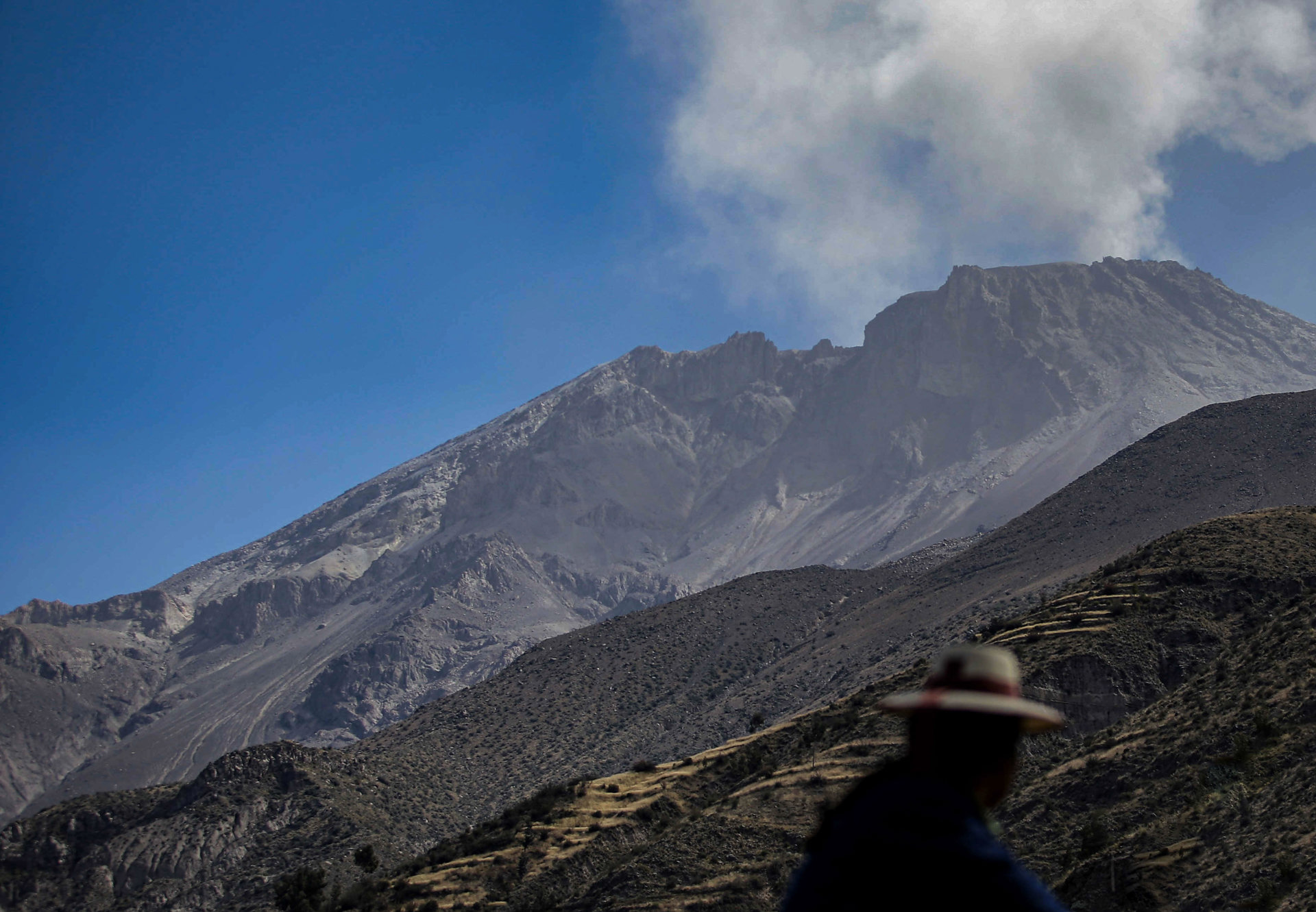 Perú toma medidas de prevención ante el proceso eruptivo del volcá Ubinas