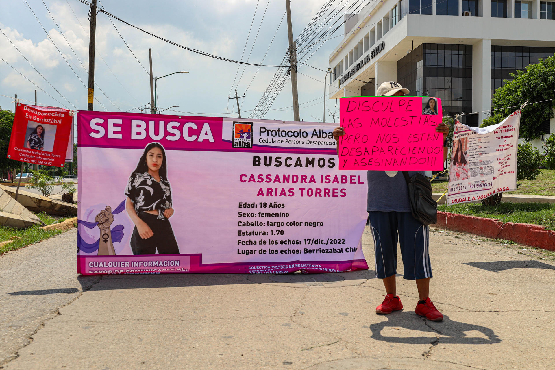 Familiares y colectivos feministas marchan en Chiapas contra desaparición de mujeres Familiares y colectivos feministas marchan en Chiapas contra desaparición de mujeres