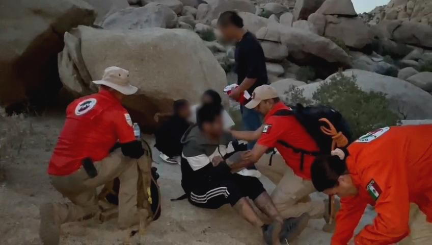 #Video Rescatan a cinco migrantes extraviados en La Rumorosa #Video Rescatan a cinco migrantes extraviados en La Rumorosa
