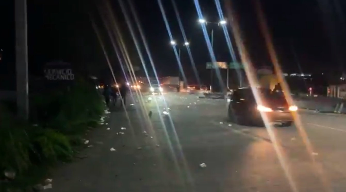 Tras casi 12 horas, levantan bloqueo en Chilpancingo, Guerrero Tras casi 12 horas, levantan bloqueo en Chilpancingo, Guerrero