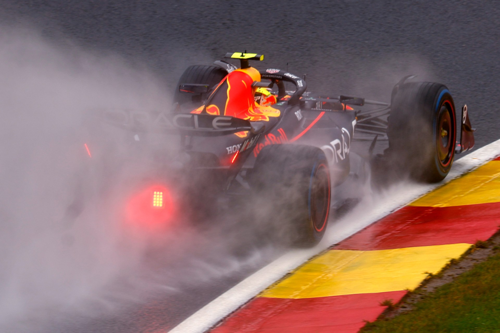 Sainz fue el mejor en el entrenamiento libre de Spa; Pérez fue quinto