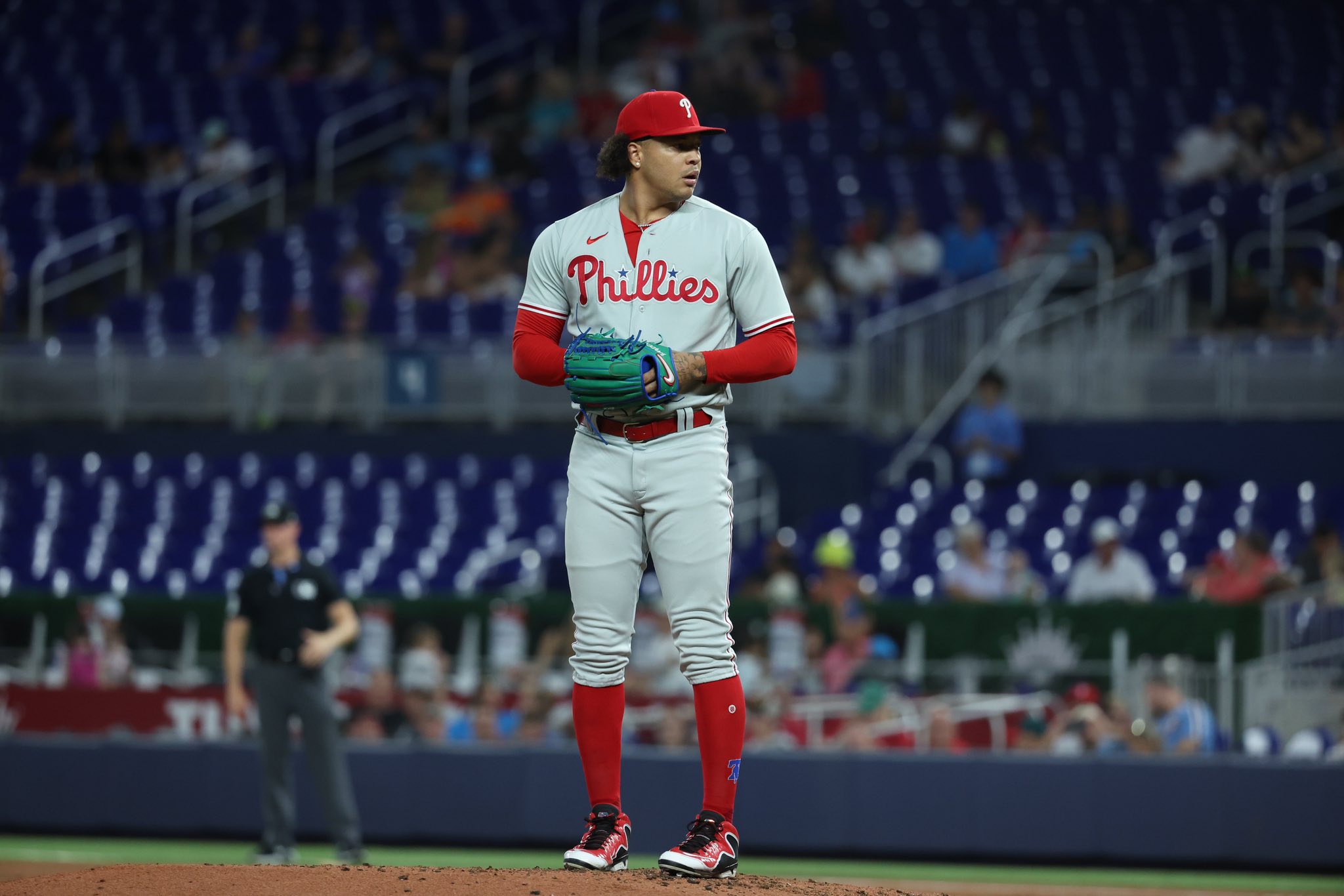 Los mexicanos Meneses, Paredes y Walker acaparan los focos en la MLB