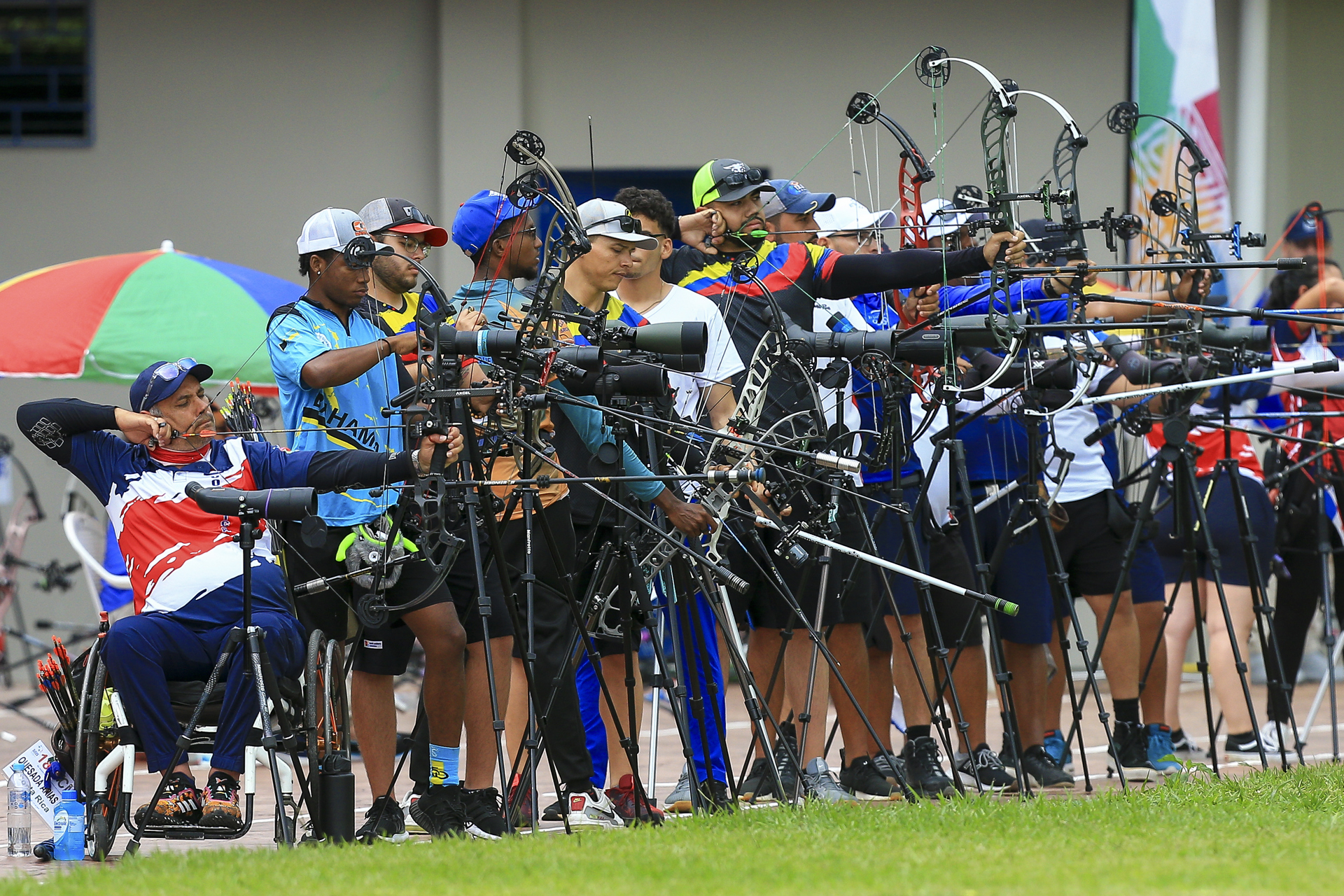 México se cuelga dos oros más en el tiro con arco por equipos en San Salvador