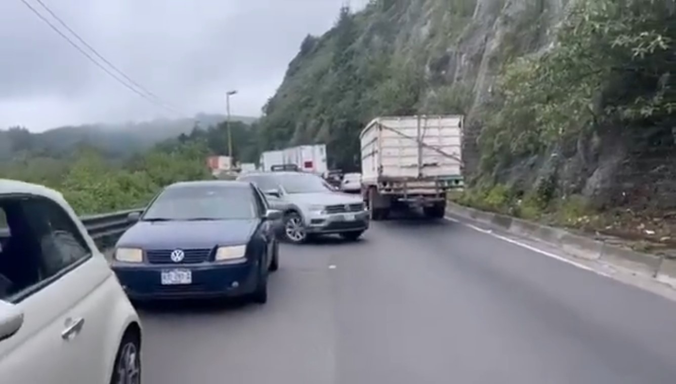 #Video Presunto asalto masivo paraliza la Puebla-Orizaba