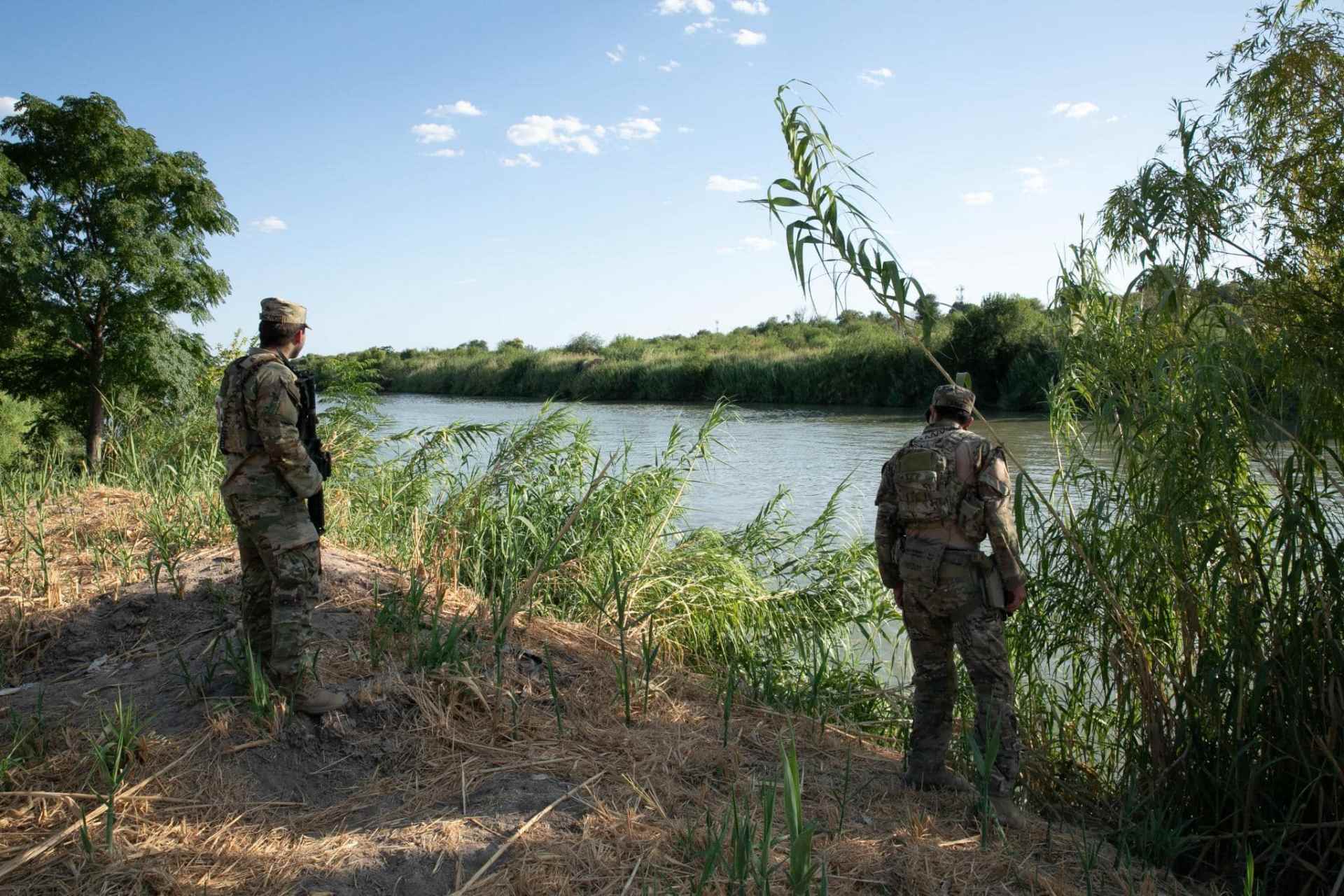 Guardia Nacional de Texas confirma que disparó a migrante en frontera con  México