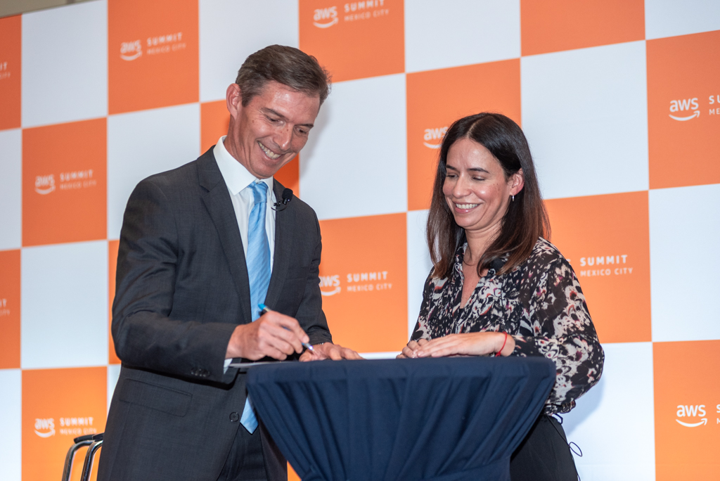 AWS y el Tec de Monterrey firman acuerdo para capacitaciones en habilidades de nube - amazon-y-tec-de-monterrey-1