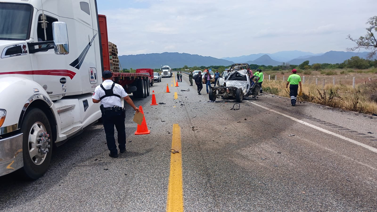 Choque en Istmo de Tehuantepec deja al menos 6 muertos Choque en Istmo de Tehuantepec deja al menos 6 muertos