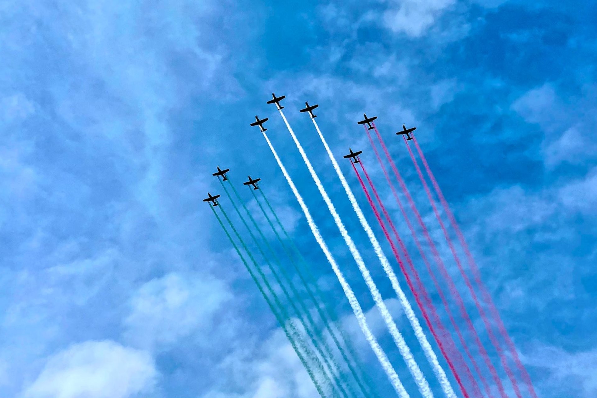 Por desfile del 16 de septiembre, se suspenderán despegues y aterrizajes en el AICM Por desfile del 16 de septiembre, se suspenderán despegues y aterrizajes en el AICM