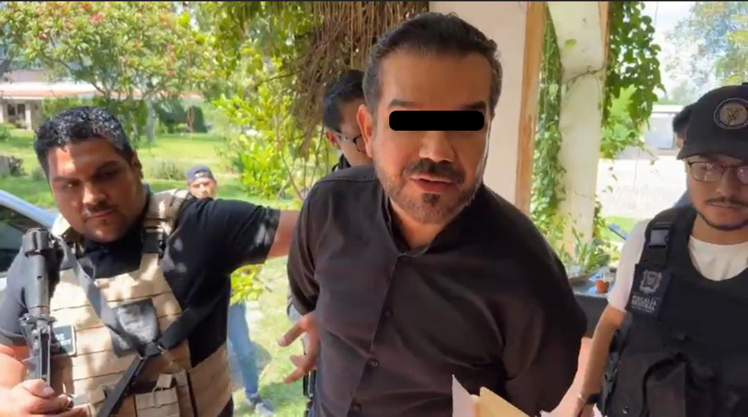 #Video Irrumpen en casa de la alcaldesa Geraldine Ponce y detienen a su jefe de Gabinete