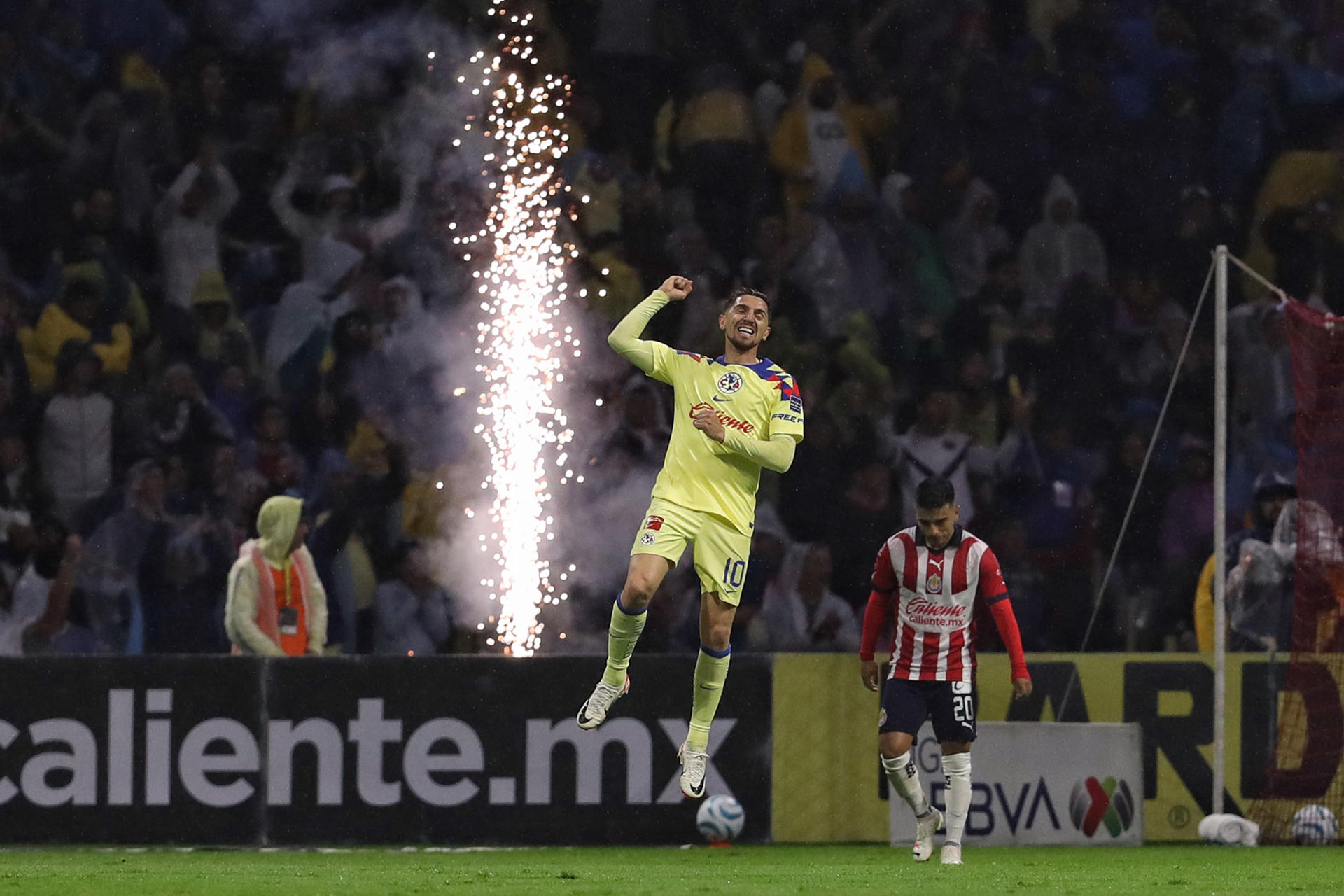 América aplasta a Chivas en el Azteca