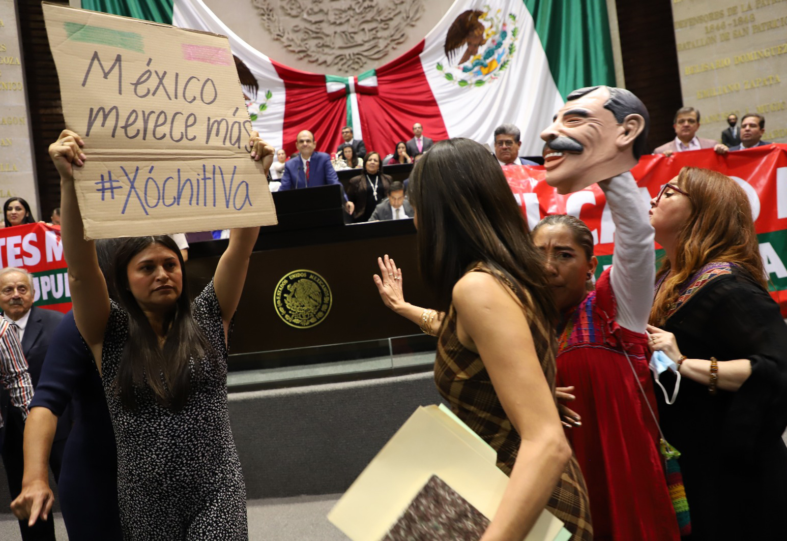 Diputadas protagonizan gresca durante discusión del paquete económico